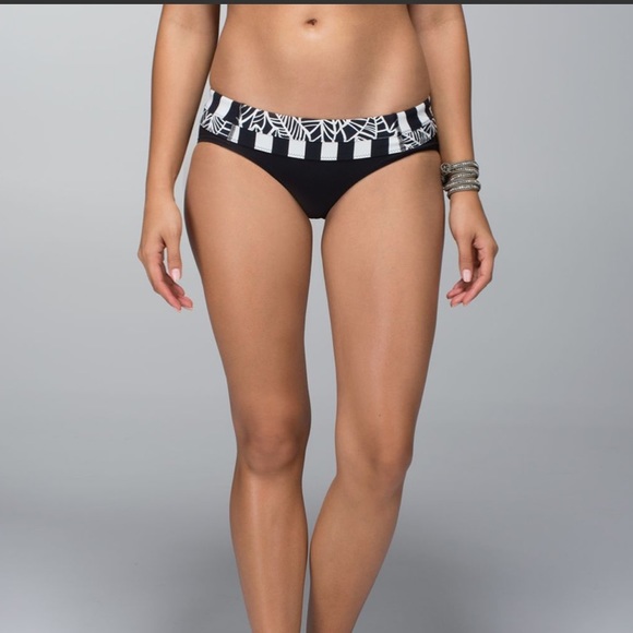 Lululemon Shanti Surf Hipster Pretty Palm Stripe